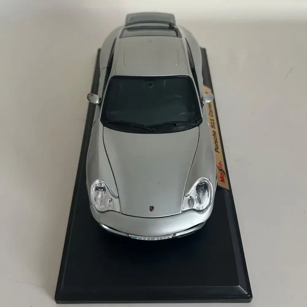 Maisto Porsche 911 Carrera 4S 1:18 Scale Diecast Model Car Silver Vintage 1998